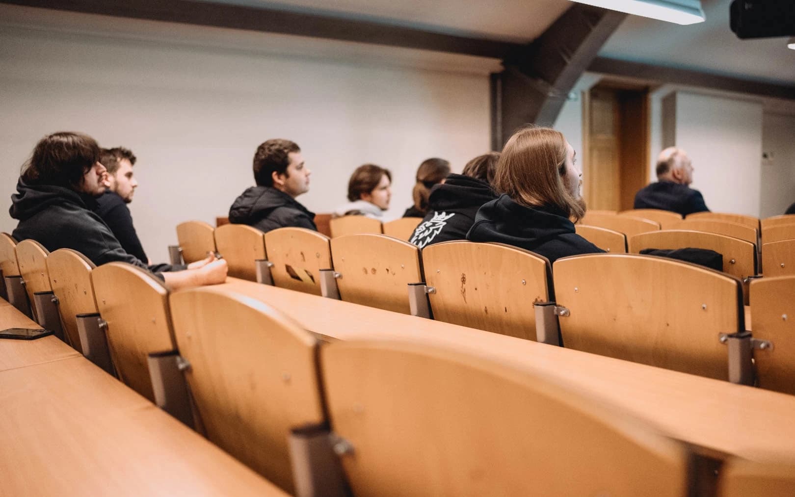 Wykład „Czy programista jest jeszcze potrzebny? Współczesne programowanie z wykorzystaniem AI”