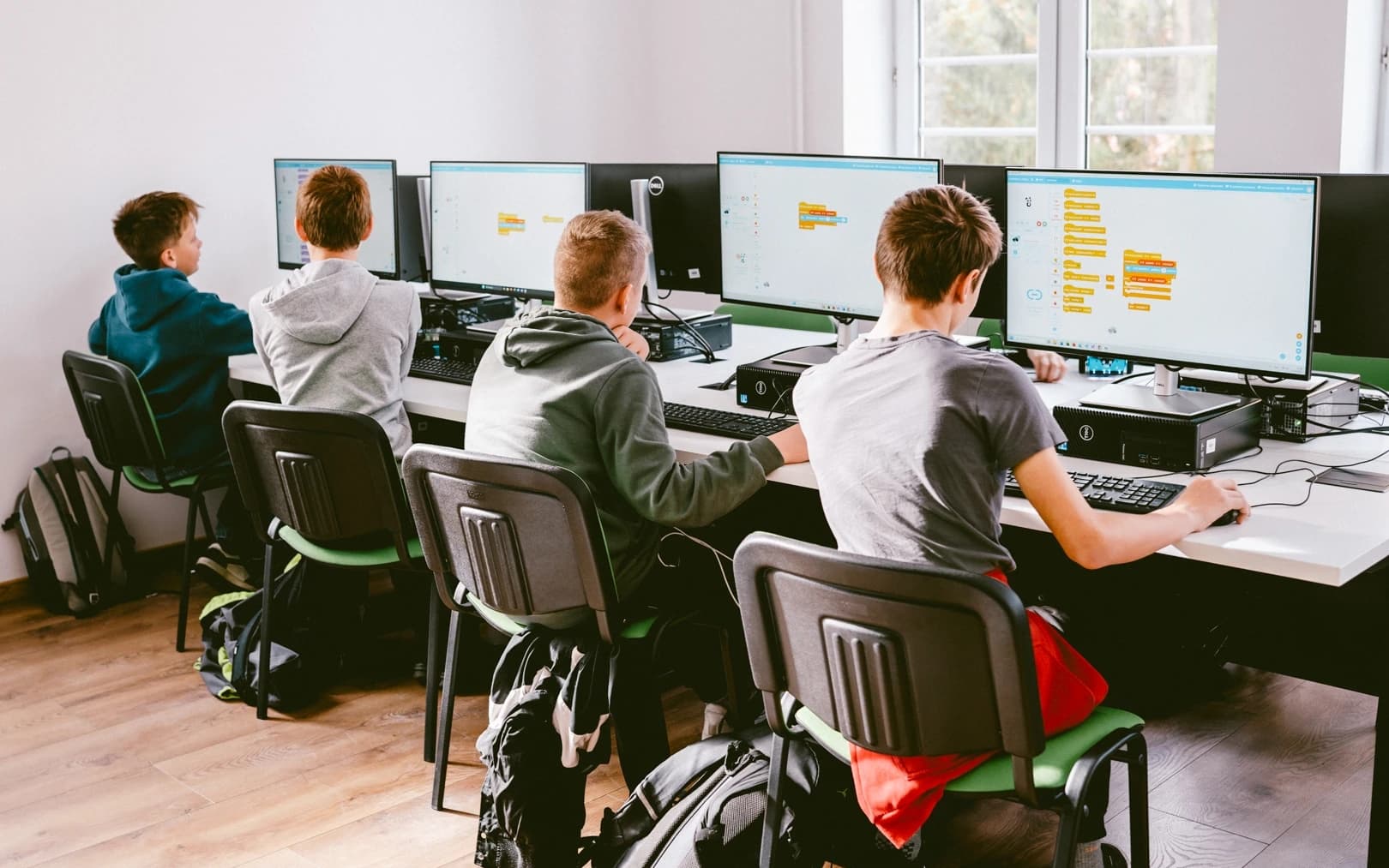 Wizyta uczniów Szkoły Podstawowej w Białym Borze w Instytucie Nauk Ścisłych i Technicznych